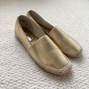 EUC Ellen Tracy metallic gold flat espadrilles 6.5
